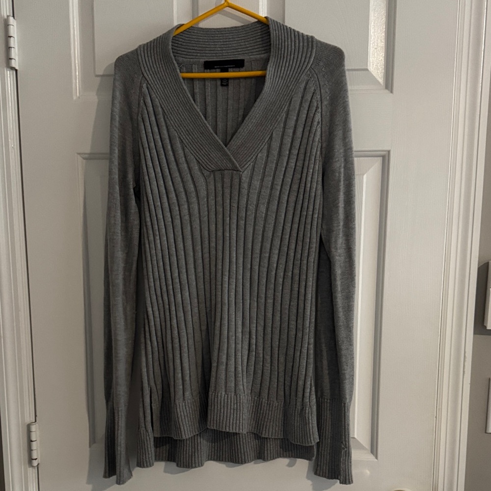 White House Black Market Gray Ribbed V-Neck Sweater